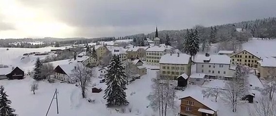 Piaget met en scène la montre la plus plate du monde