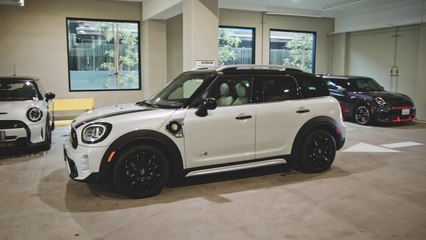 2022 Mini Countryman: Dealer Drive