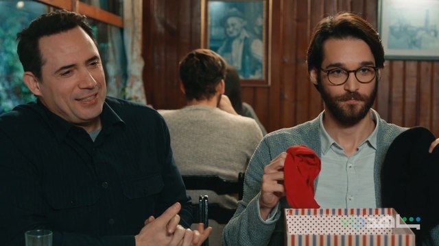 هادي مغروم وطلال يفضح السر في مشهد مضحك l عروس بيروت l شاهد VIP