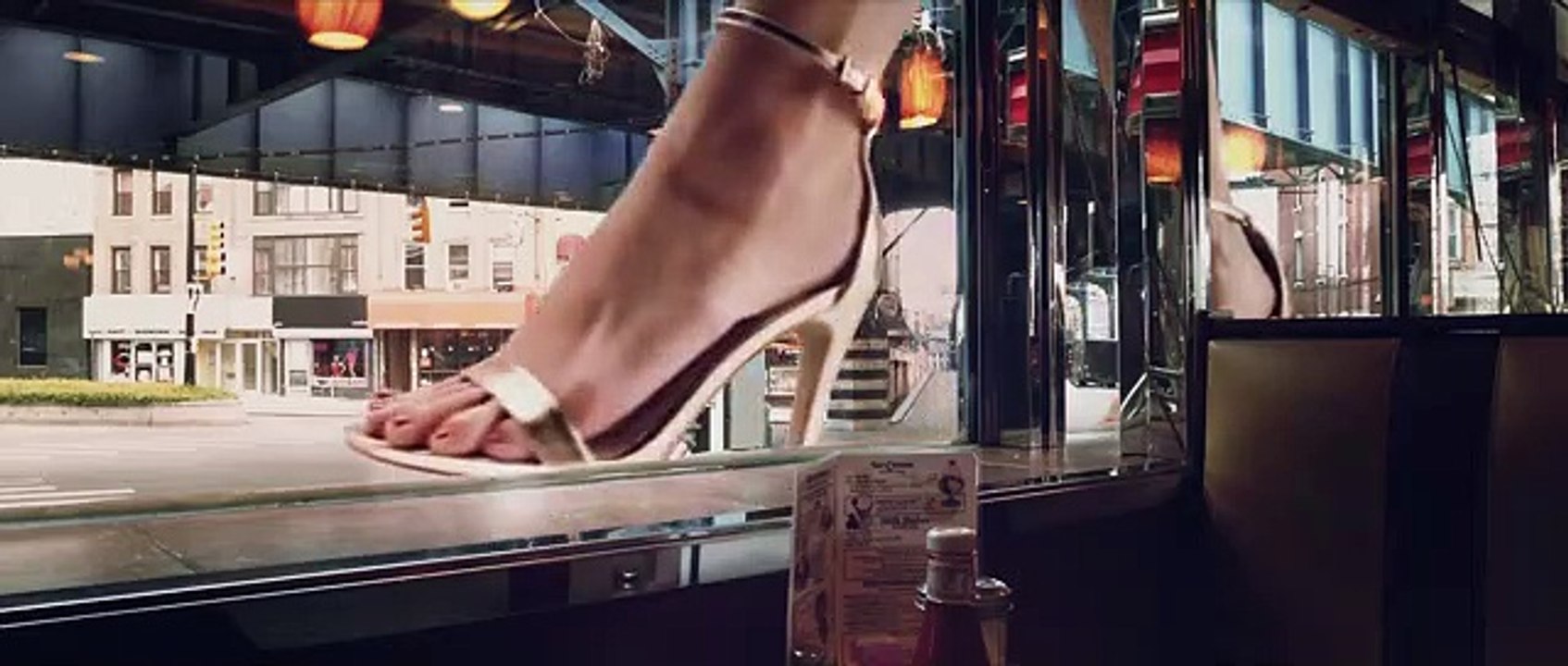 Megan Fox, ambassadrice des montres et bijoux Lotus "Shine"