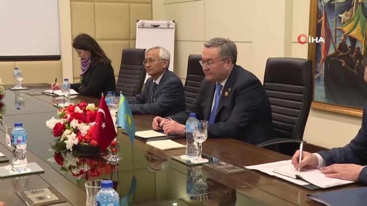 Dışişleri Bakanı Çavuşoğlu, Kazakistanlı mevkidaşı Tileuberdi ile görüştü