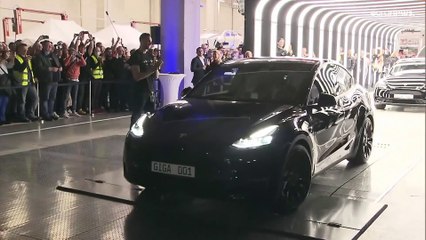 Erste "Giga"-Teslas in Grünheide ausgeliefert - Musk tanzt Kanzler aus