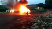 Carro é tomado pelas chamas na PR-180 em Cascavel; veja imagens