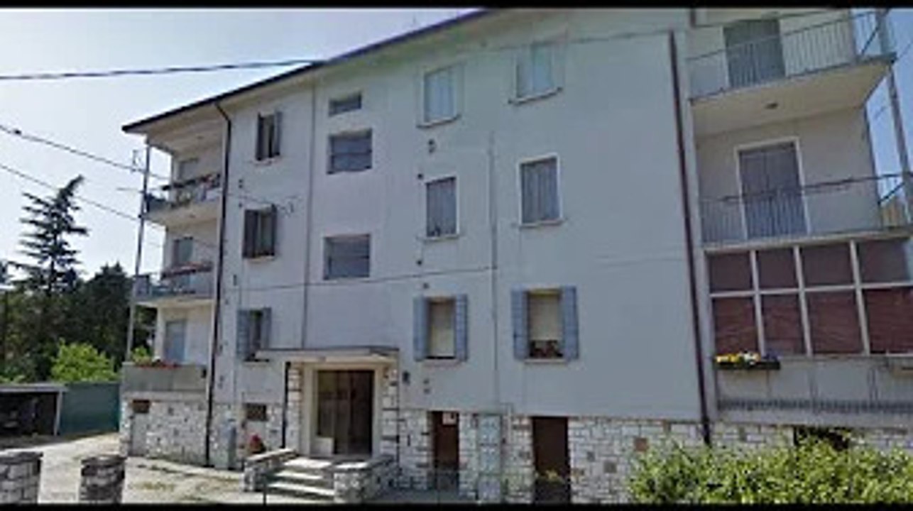 Scoppia un incendio nella cucina di un appartamento, al piano di sopra un anziano trovato cadavere