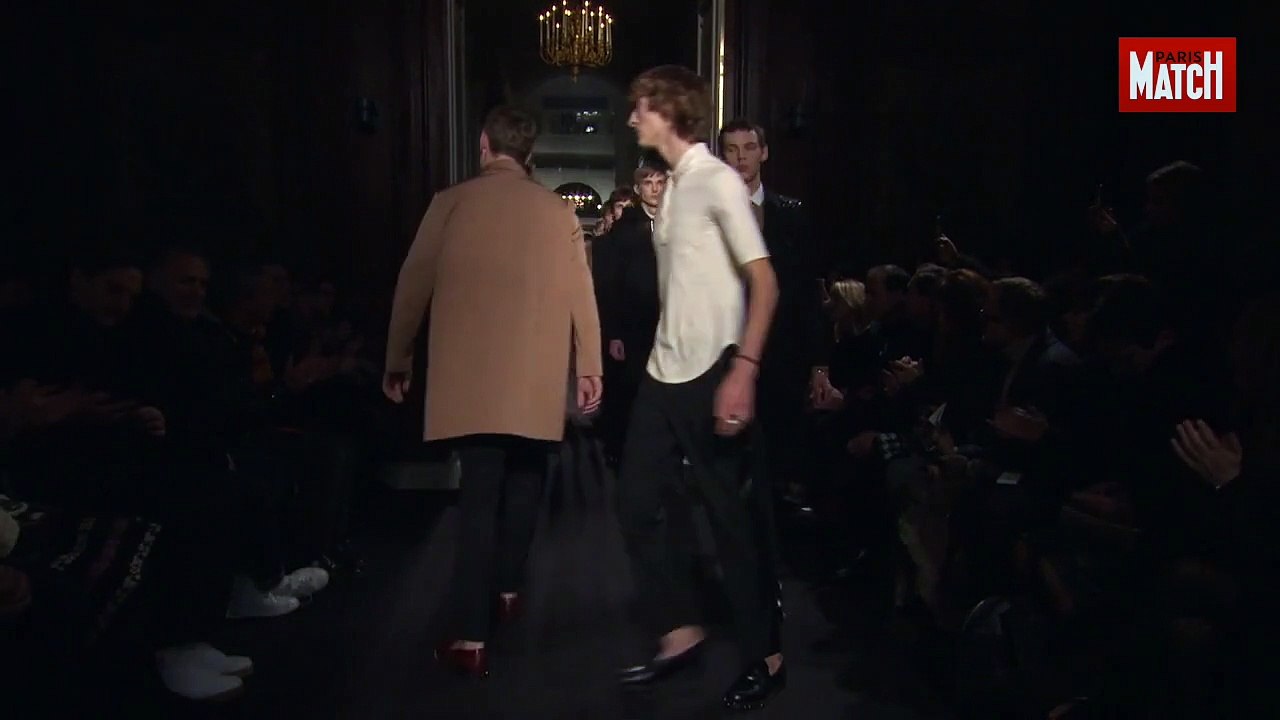 Valentino entre extravagances discrètes et psychédélisme