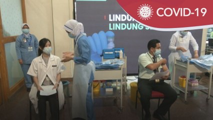 Vaksin COVID-19 | Tiada kesan sampingan dialami penerima awal