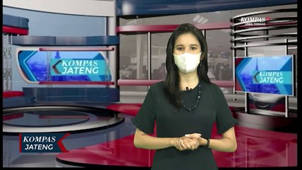 Makam Terendam Banjir Rob, Warga Nekat Berziarah