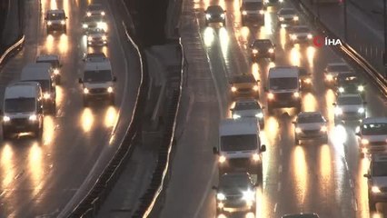 İstanbul güne yağmurla uyandı