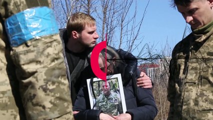 بدون تعليق: تشييع جنازة مقاتل أوكراني قتل بالقرب من منطقة إيربين قبل شهر