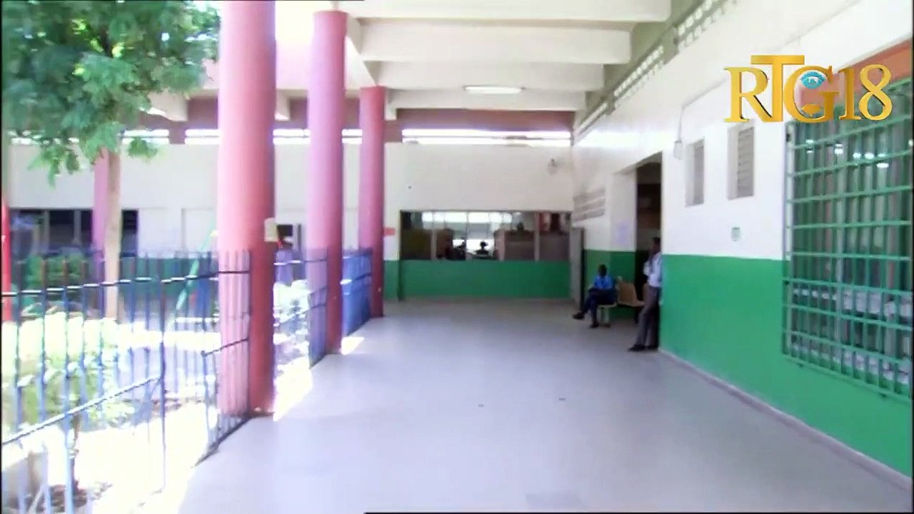 Anplwaye sèvis matènite lopital lapè kanpe travay pou ekzije materyèl medikal pou yo fonksyone.