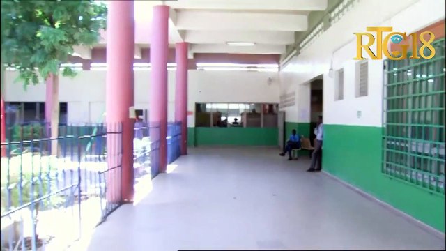 Anplwaye sèvis matènite lopital lapè kanpe travay pou ekzije materyèl medikal pou yo fonksyone.