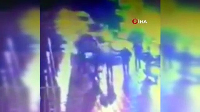 İstanbul’da bir taksici genç kızı tekme tokat darp etti