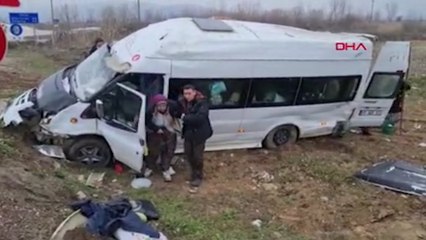 Tarım işçilerini taşıyan minibüsün devrilmesi sonucu 17 kişi yaralandı