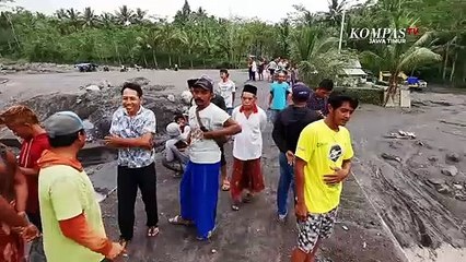 Suara Gemuruh dan Bau Belerang Lereng Semeru diterjang Banjir Lahar