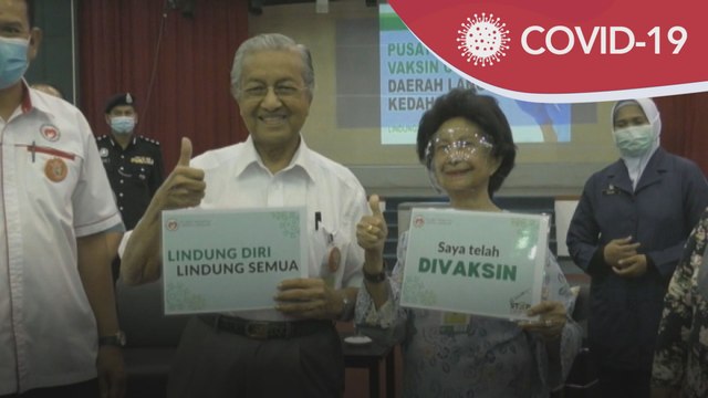 Vaksin COVID-19 | Tun M dan Tun Siti Hasmah terima suntikan vaksin COVID-19