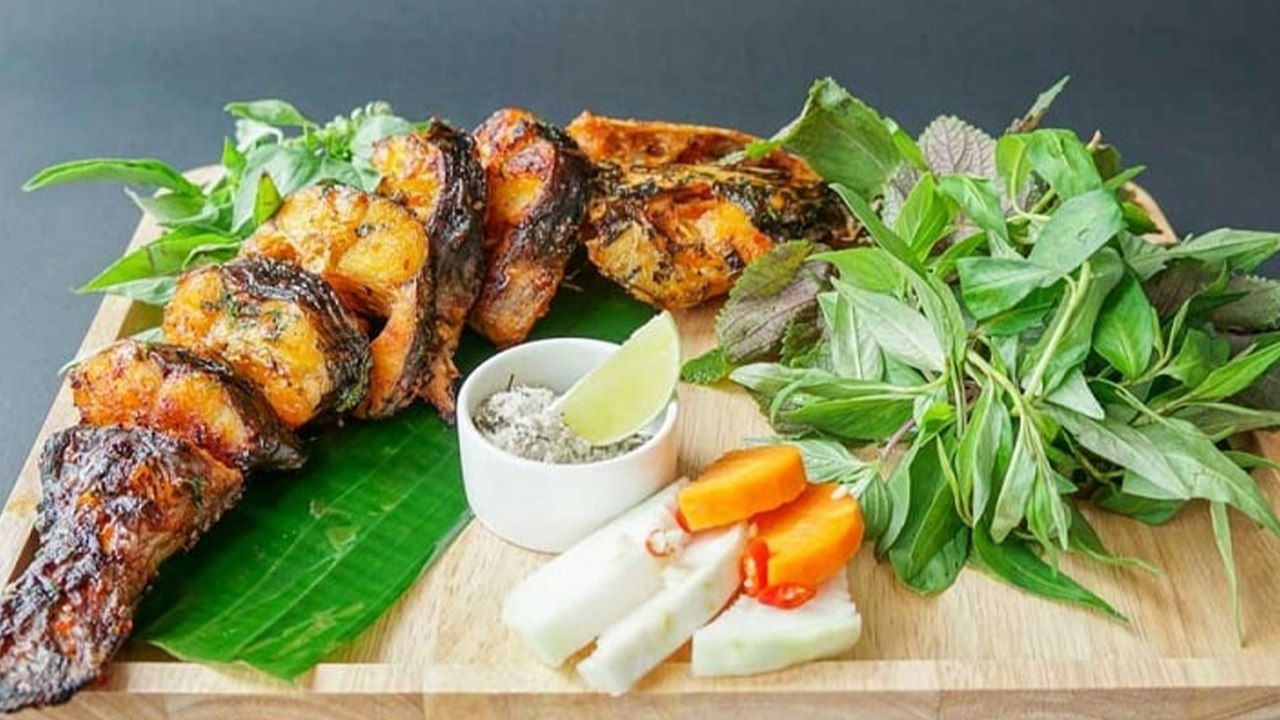 Độc lạ với món cá lăng lá chuối ngự ủ trà nhài Thái Nguyên