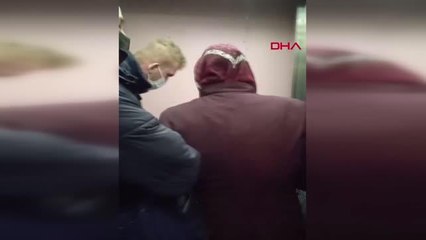 SULTANGAZİ'DE HASTANE ASANSÖRÜNDE MAHSUR KALAN 10 KİŞİ DUVARI KIRARAK KURTULDU ek