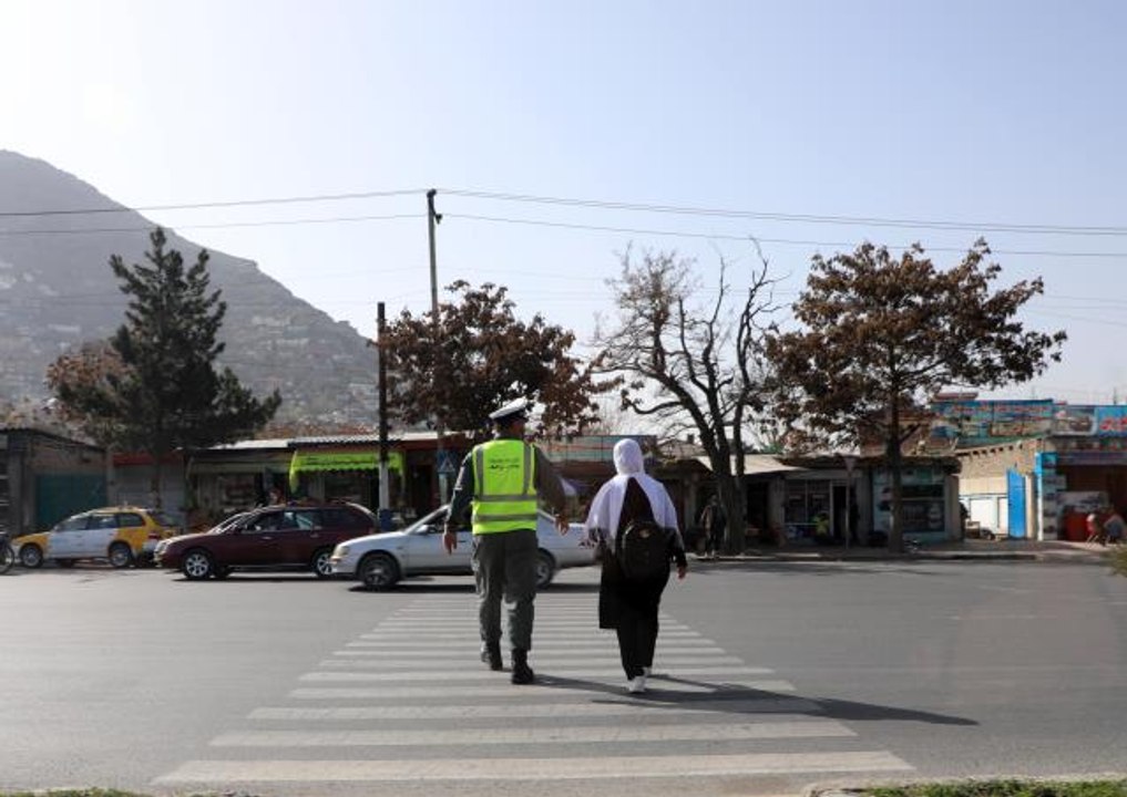 Afganistan'da erkeklere yönelik tüm okullar ve kızlara yönelik ilkokullar açıldı