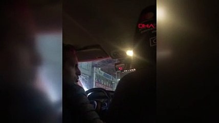 Taksi şoförü, tartıştığı yolcuyu araçtan attı