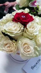 Cristina Ferreira recebe flores de admirador secreto
