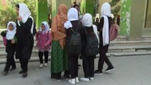 Meninas afegãs voltam à escola, mas por poucas horas