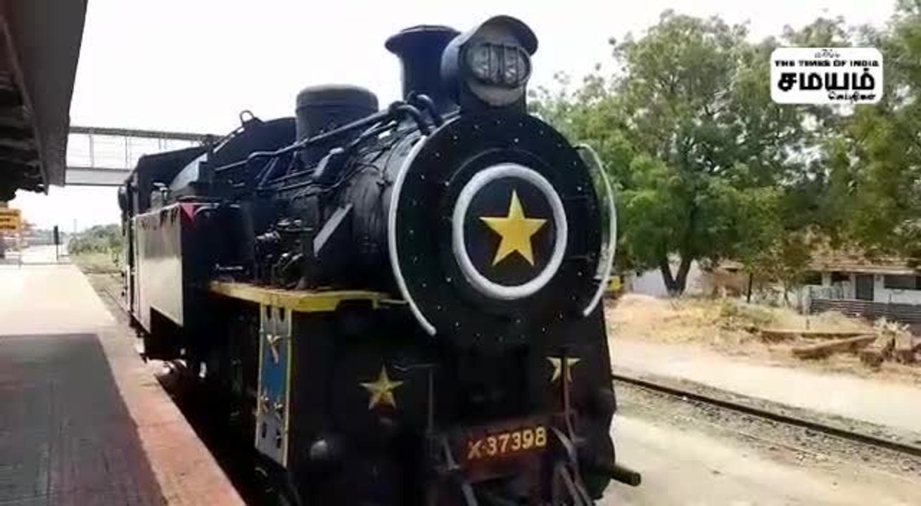 சுற்றுலா பயணிகளுக்கு பிடித்த ரயில்; டீசல் மூலம் இயக்கி அசத்தல்!
