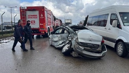 TUZLA'DA YAĞMUR NEDENİYLE KAYGANLAŞAN YOLDA KAZA 2 YARALI