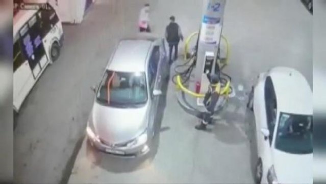 KREDİ KARTI HIRSIZLARI ALIŞVERİŞ YAPINCA YAKALANDI