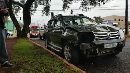 Motociclista tem lesão na cabeça após forte colisão com carro