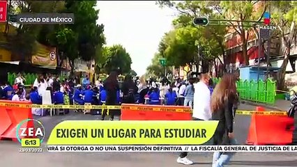 Alumnos toman clases en la calles; exigen un lugar para estudiar