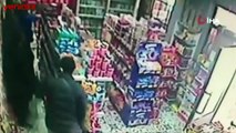 Sigara vermeyen market çalışanına saldırdı