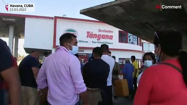 شاهد: بسبب شحّ الوقود.. عودة الطوابير أمام محطات البنزين في العاصمة الكوبية هافانا