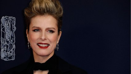 VOICI : "C'est affreux, je sais" : Karin Viard se confie sur ce trait de caractère qui peut nuire à ses relations