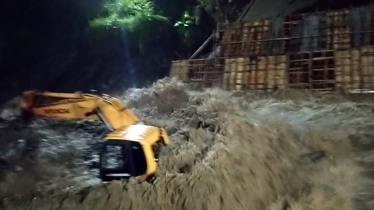 excavator sinking in mud, excavator sinking