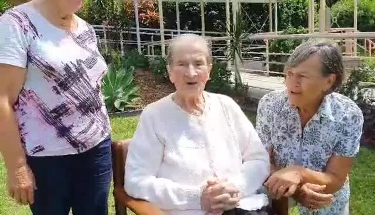 Mary Opham singing in Laurieton