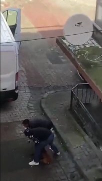 Ağızlıksız pitbull vatandaşa saldırdı