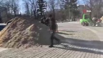 Harkov'daki Shevchenko Anıtı Rus saldırılarına karşı korunuyor