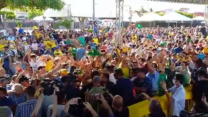 Bolsonaro chega ao lado de Capitão Wagner a evento em Quixadá