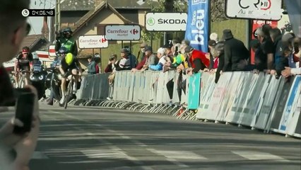 Ce cycliste célèbre trop tôt sa victoire