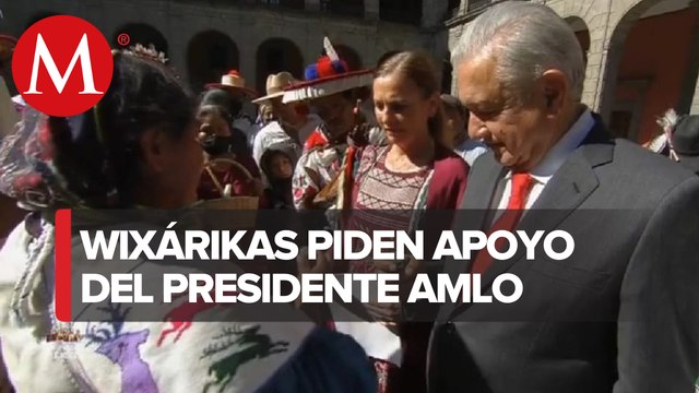 AMLO se reúne con integrantes de comunidad wirárika en Palacio Nacional