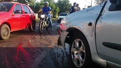 Mulher fica ferida em acidente na Rua Ipanema, no Bairro Periolo