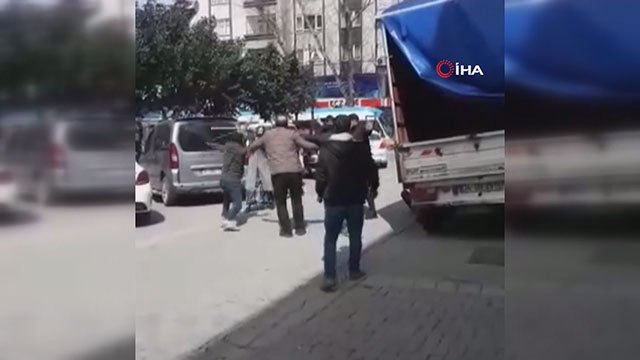Zeytinburnu'nda 2 grup arasında çıkan silahlı çatışma kamerada