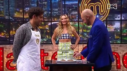 MasterChef: Carlos se sorprende cuando lo llaman al atril