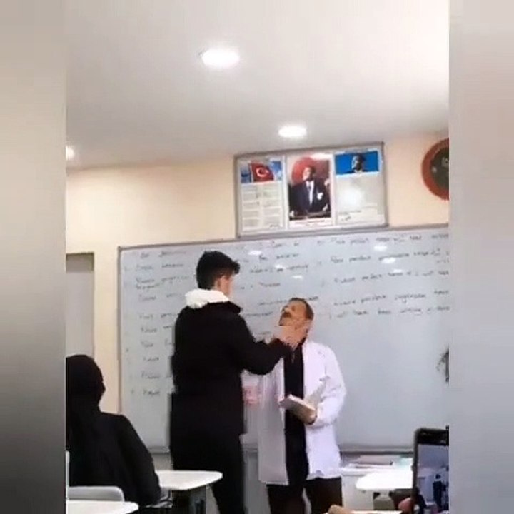 Öğrencinin, Öğretmene Yaptığı Saygısızlık Sosyal Medyayı Ayağa Kaldırdı, Soruşturma Başlatıldı