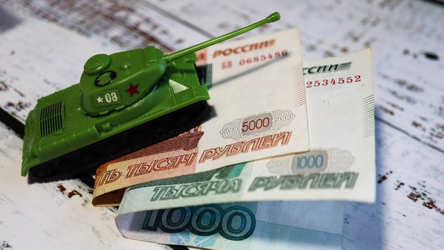 قرار بوتين بشأن الروبل.. مآرب سياسية واقتصادية