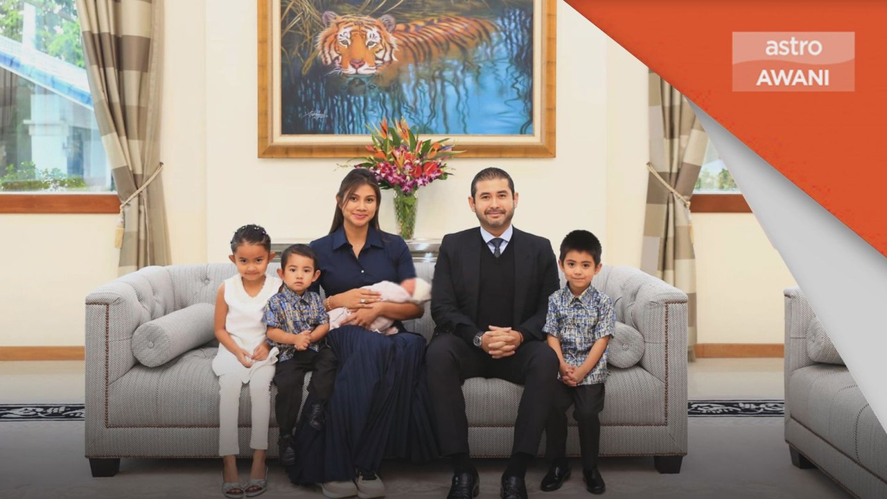 Anak Keempat | TMJ dan Che Puan Khaleeda timang puteri kedua