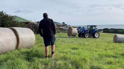 Tassie donated hay bales to flood affected NSW