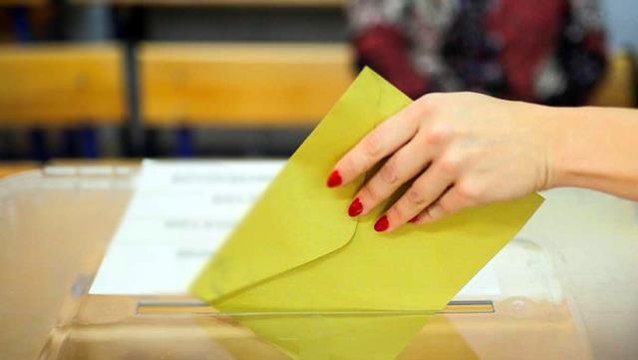 Son Dakika! Seçim barajının yüzde 7'ye indirilmesini de içeren seçim kanunu teklifi, TBMM Anayasa Komisyonu'nda kabul edildi