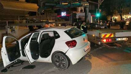 下载视频: Kadıköy’de kaza ile biten yarış kamerada