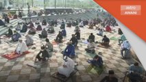 Syawal Norma Baharu | Jemaah solat Aidilfitri di luar masjid